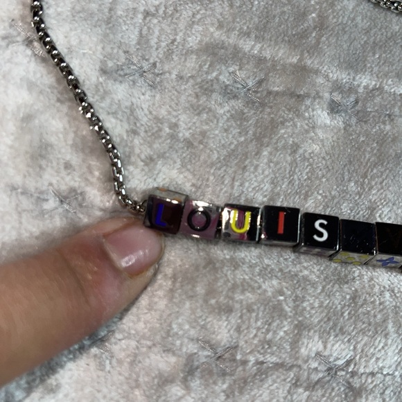 Louis Vuitton necklace Preloved excellent condition adjustable size to 20,22,24” - Picture 4 of 8